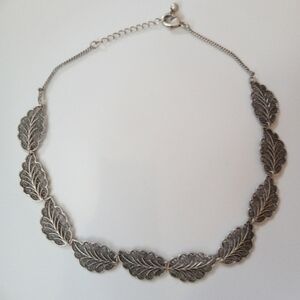 Leaf scroll necklace NWOT